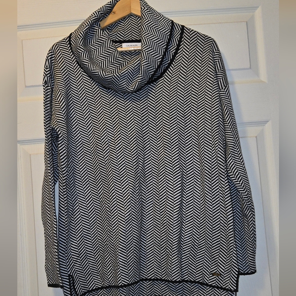 Calvin Klein Black and White Chevron Sweater XL